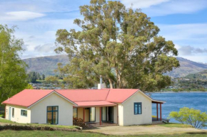 The Lakefront Gem - Wanaka Holiday Home